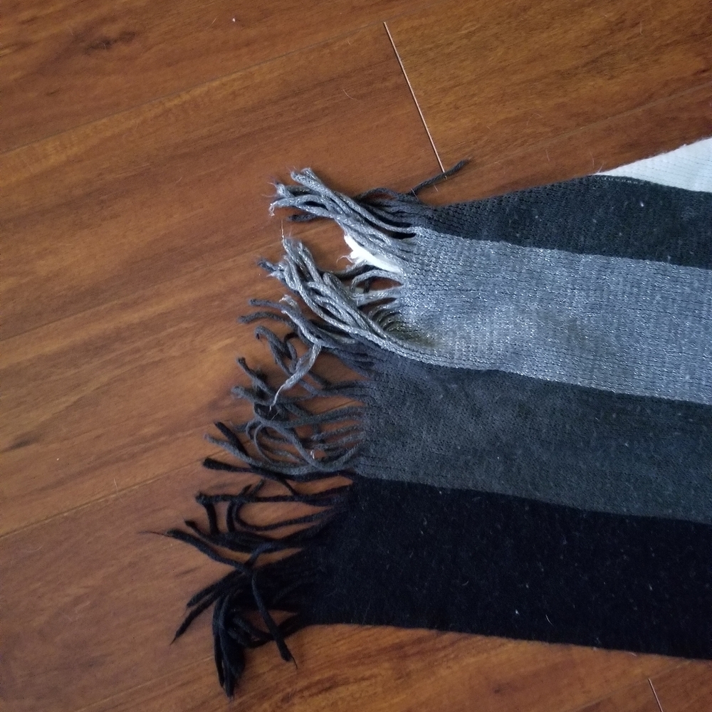 Poncho - Picture 2 of 2